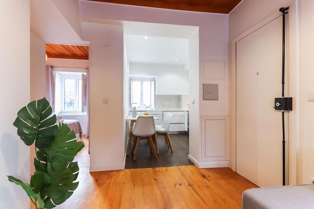 Vita Portucale ! Campo Ourique Design W/ Balcony ลิสบอน ภายนอก รูปภาพ