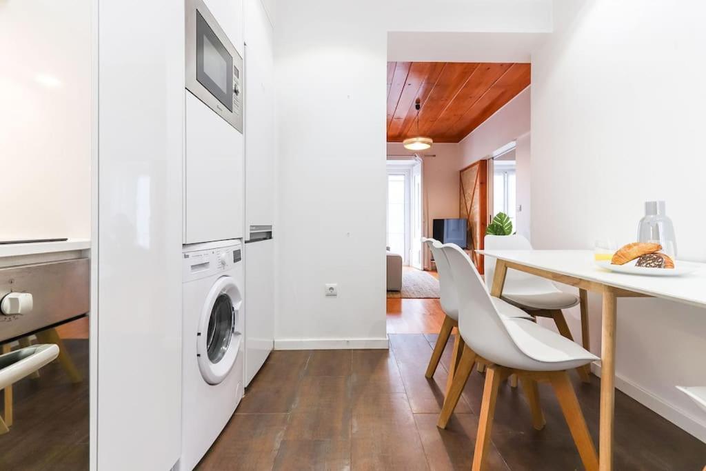 Vita Portucale ! Campo Ourique Design W/ Balcony ลิสบอน ภายนอก รูปภาพ