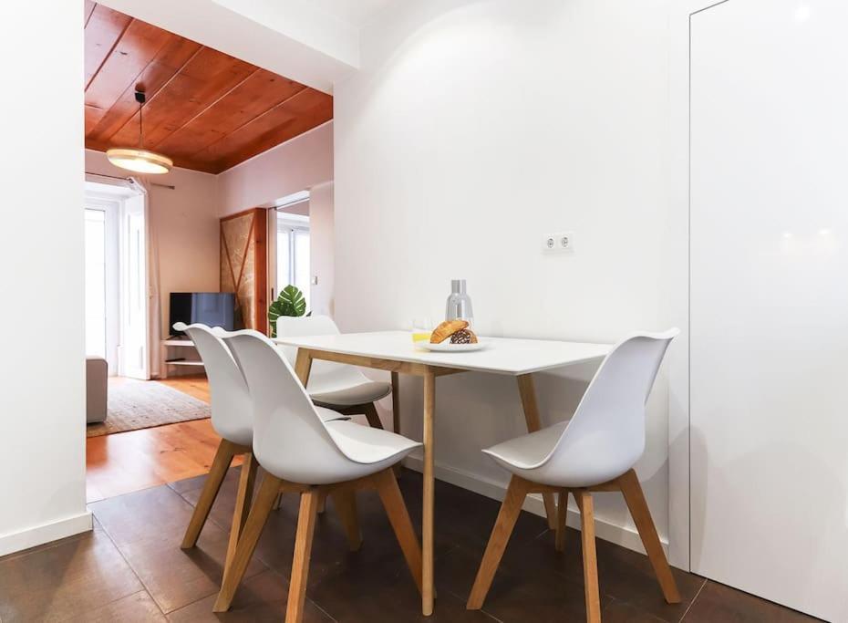 Vita Portucale ! Campo Ourique Design W/ Balcony ลิสบอน ภายนอก รูปภาพ
