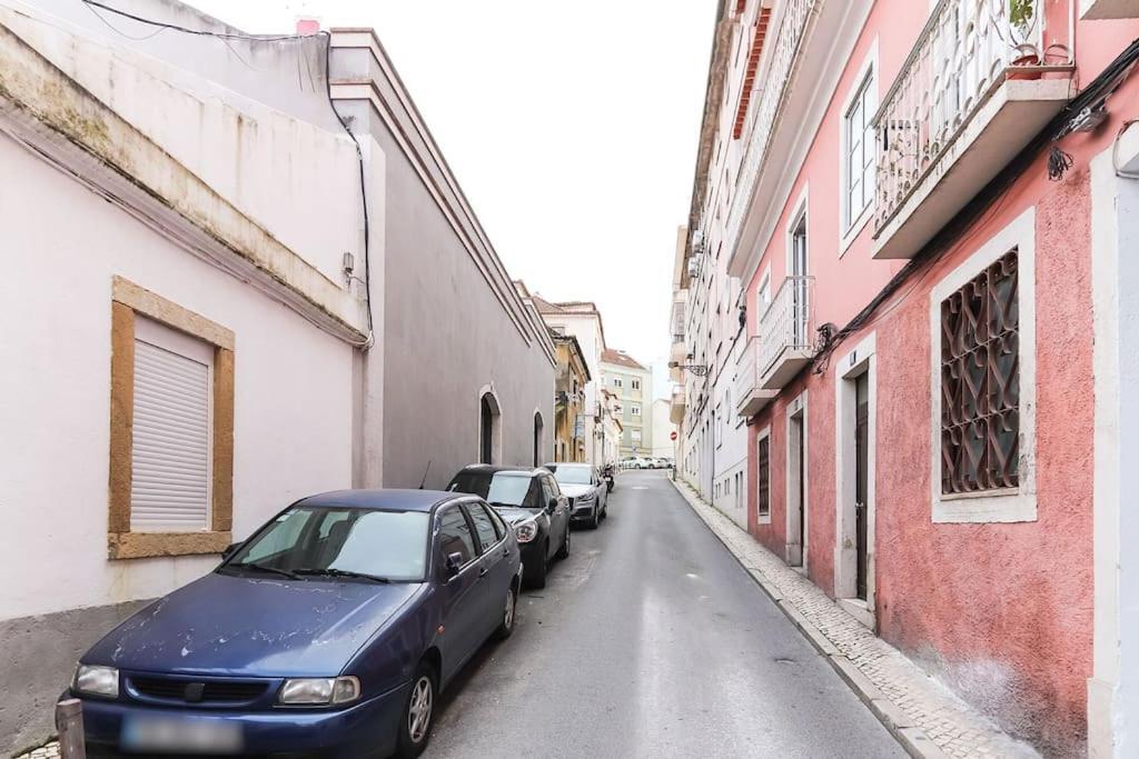 Vita Portucale ! Campo Ourique Design W/ Balcony ลิสบอน ภายนอก รูปภาพ