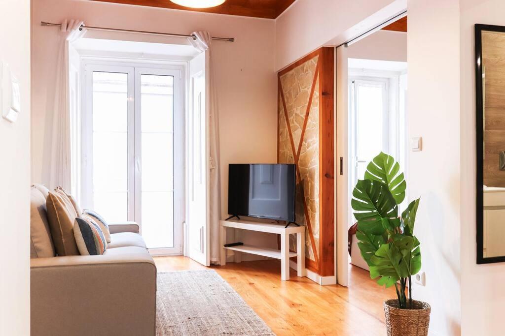 Vita Portucale ! Campo Ourique Design W/ Balcony ลิสบอน ภายนอก รูปภาพ